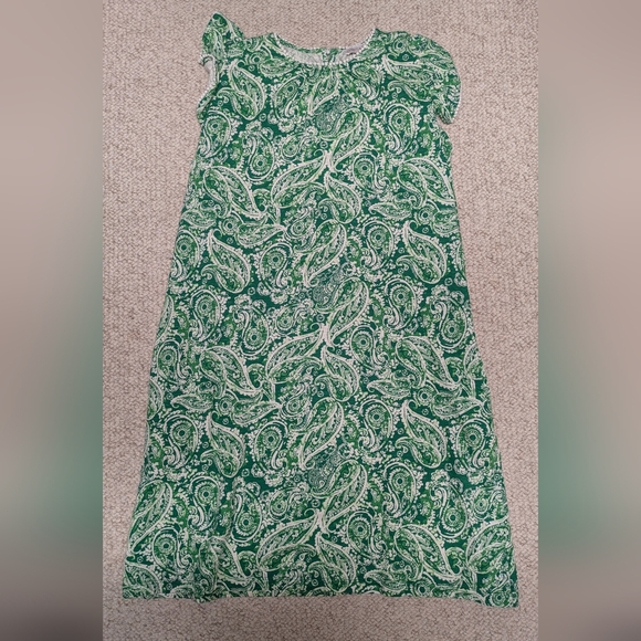 crown & ivy Dresses & Skirts - crown & ivy White and Green Paisley Shift Dress